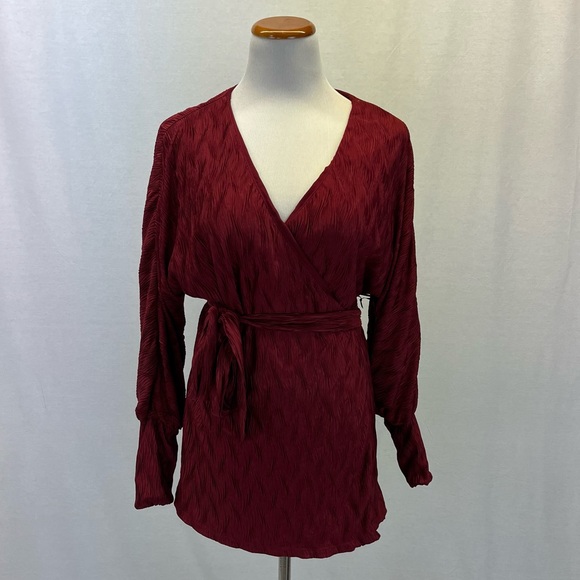 NWT House of Harlow 1960 Revolve Red Polyester Nona Wrap Top Sz. XS - Picture 2 of 7